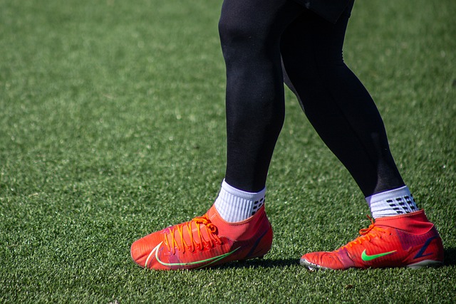 2026年F1全阵容敲定！角田裕毅降为储备车手，哈贾尔晋升搭档维斯塔潘